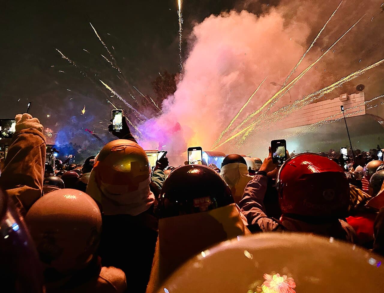 鹽水蜂炮:元宵夜的火光與平安祈願